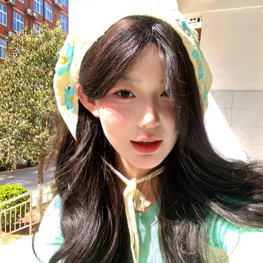 弱比少男闯女校